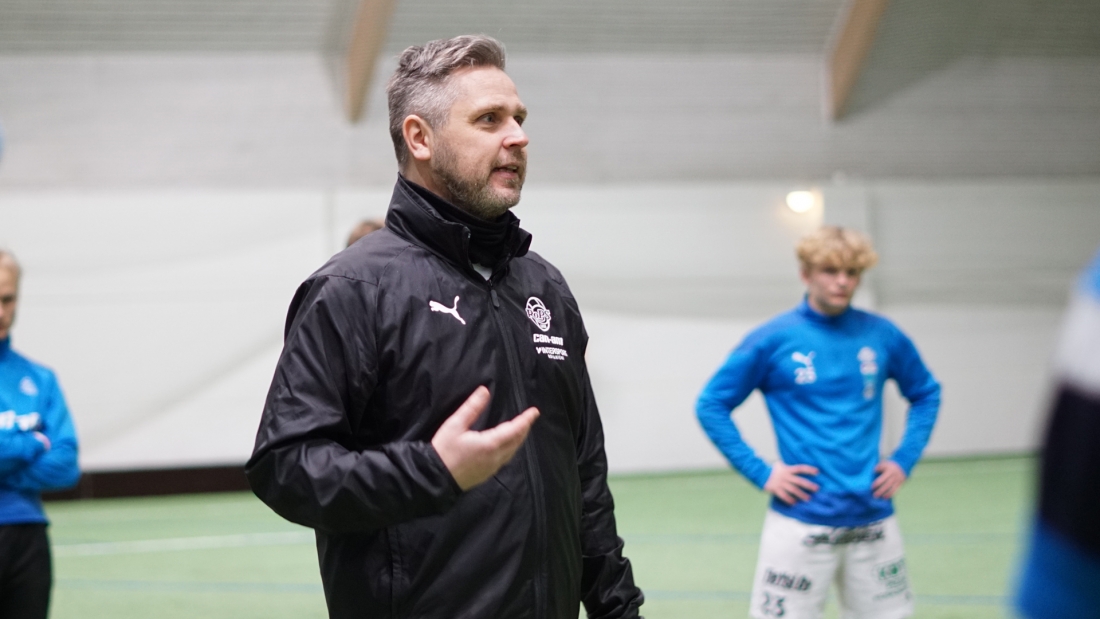 RoPS:n päävalmentaja Mikko Mannila luotsaa joukkuettaan kohden alkavaa Ykkösen kautta