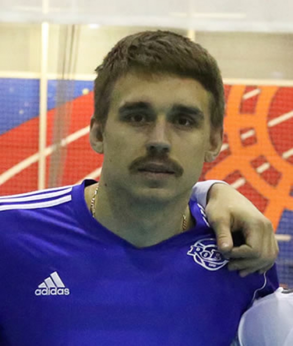 Aleksandr Kokko näytti vuosi sitten Movember-viiksineen tältä.