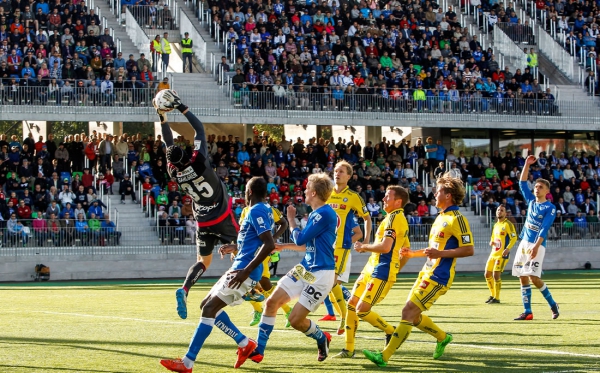 Ensimmäinen Veikkausliigan ottelu Rovaniemen keskuskentällä on 9. huhtikuuta, kun Palloseura Kemi kohtaa hallitsevan mestarin SJK:n. RoPSilla on kahden vieraspelin jälkeen kotiavaus 14. huhtikuuta HJK:ta vastaan.