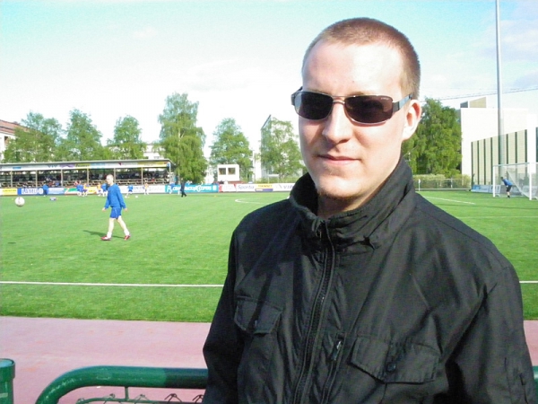AKTIIVINEN KATSOJA. RoPS on lähinnä Petteri Ranuan sydäntä, vaikka hän seuraa laajasti myös kansainvälistä jalkapalloa.