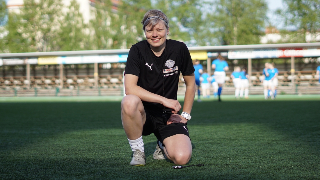 Päävalmentaja Liisa-Maija Rautio tavoittelee joukkueensa kanssa karsintapaikkaa Kansalliseen Liigaan
