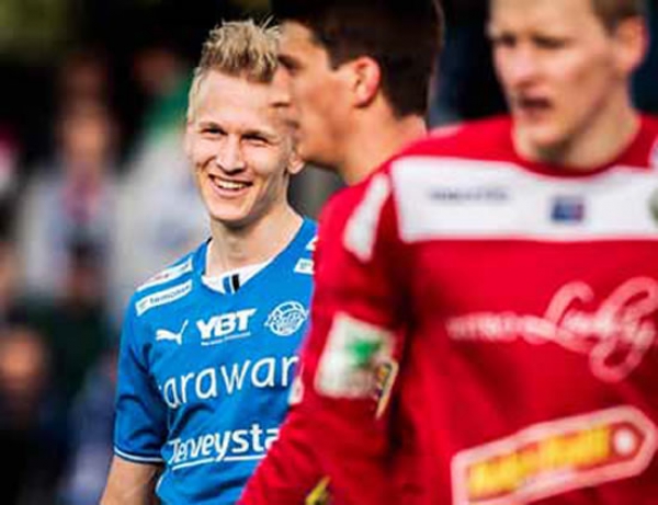 Komea debyytti. Simo Roiha teki kaksi maalia Veikkausliiga-debyytissään toukokuussa Pietarsaaren Jaroa vastaan.