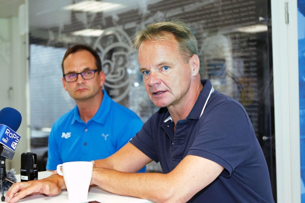 Juha Malinen (oik.) jatkaa Rovaniemen Palloseuran liigajoukkueen päävalmentajana. Toimitusjohtaja Petri Jaatinen on erittäin tyytyväinen jatkosopimuksen syntymiseen.