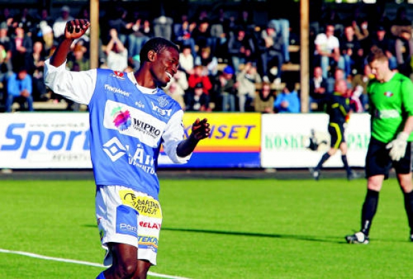 RoPSin muutaman kauden takainen maalitykki Nchimunya Mweetwa on pelaamassa tasolleen. Eilen hän iski 32 minuutissa FC Hämeenlinnan verkkoon kaksi maalia ja puski kerran pystytolppaan