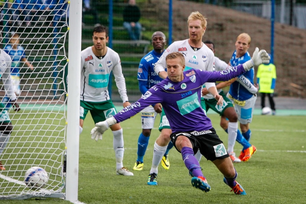 RoPS-toppari Ndukaku onnistui ohittamaan kahdesti IFK Mariehamnin maalivahdin Otso Virtasen, mutta molemmat hylättiin. Kuvan osuman hylky tuli IFK-pelaajan rikkomisesta.